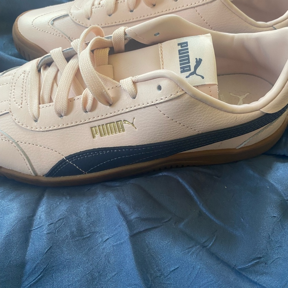 Puma Women's Beige and Black Sneakers